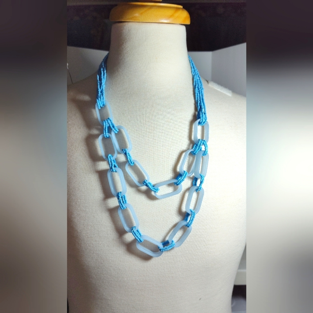 Blue and White Acrylic Disc Eith Blue Beads Necklace NWOT